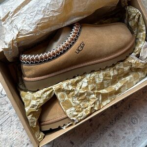 UGG Tasman Women’s Shoes Size 9 NIB